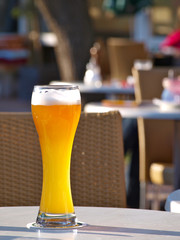 Hefeweißbier im Biergarten 2