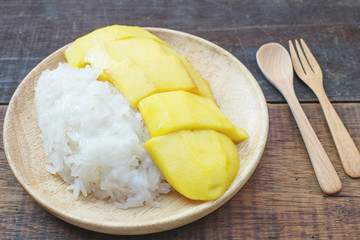 sticky rice and mango
