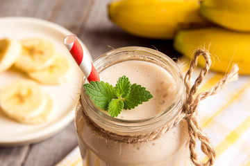 Banana smoothie with mint