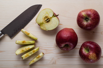 apple on cuttingboard
