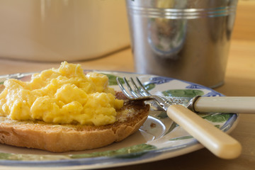 scrambled egg on toast