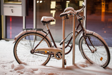Naklejka na ściany i meble Bicycle under the snow