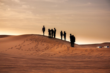 Fototapeta na wymiar Menschen in der Wüste
