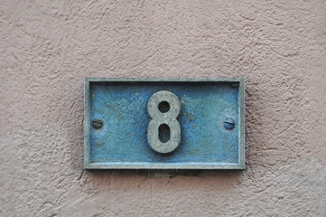 Hausnummer 8