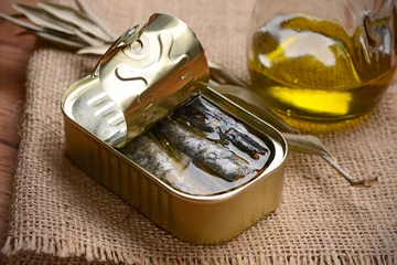 Foto op Plexiglas sardine all'olio di oliva in scatola © al62