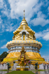 Naklejka premium Golden and white pagoda wat Phra That Doi Saket chiangmai Thaila