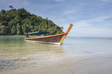 Fototapeta na wymiar Adaman sea and wooden boat in Thailand