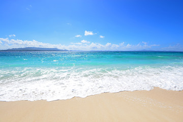 沖縄の美しい海とさわやかな空