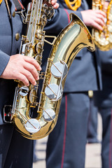 Obraz premium musician of military orchestra plays his saxophone
