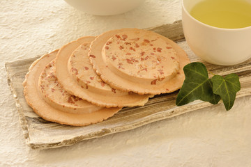 南部煎餅と日本茶