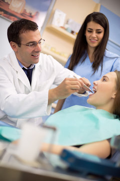 Dentist begins to repair tooth in ambulant