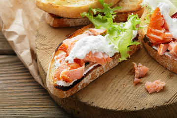 toast with grilled salmon and sauce