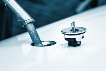 Obraz premium Fuel nozzle filling up aircraft