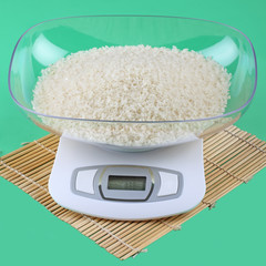 the kitchen scale with rice