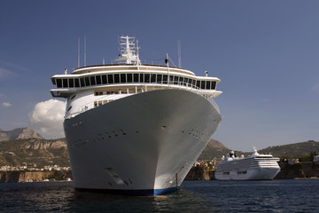 cruise ship in Sorrento water area