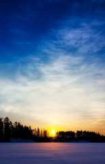 Obraz premium Sunset on the lake in Finland in the winter