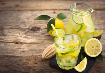 Cold lemonade with ice