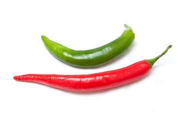 piment rouge et vert sur fond blanc