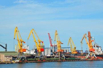 Cargo crane, train and coal