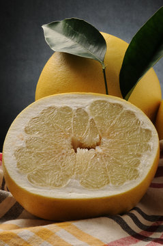 Citrus maxima بوميلو &Phi;&rho;ά&pi;&alpha; 포멜로 柚子 ブンタン Pomarańcza olbrzymia ส้มโอ Помело фрукт Pompelmoes Pomelo Pampelmuse Pamplemusa Cimboa Pummelo Pamplemoussier פומלו Pampaleone Grandis 
