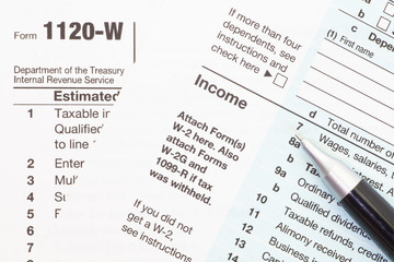 Obraz premium Close - up U.S. income tax form..