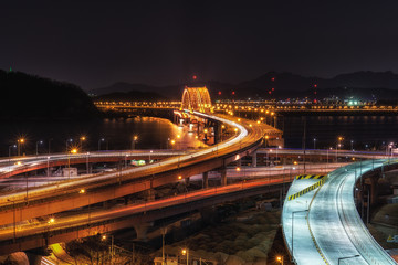 Fototapeta premium banghwa bridge at night over han river