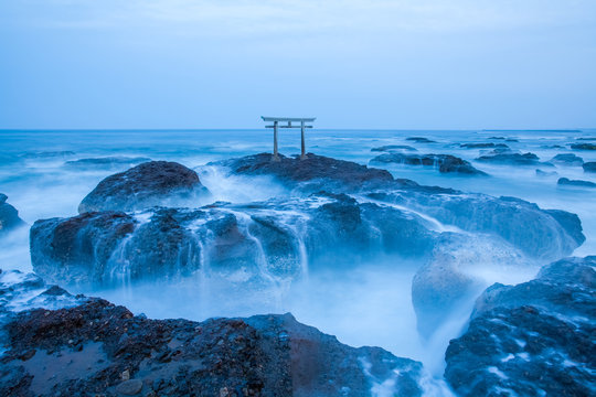 Fototapeta Japanese shrine gate and sea at Oarai city , Ibaraki
