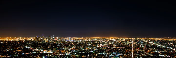 Foto auf Acrylglas Los Angeles Panorama-Langzeitbelichtungs-Nachtansicht der Innenstadt von Los Angeles und der umliegenden Metropolregion von Hollywood Hills