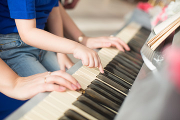 Piano, flowers