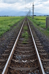Fototapeta na wymiar 羽越本線の線路（単線）／山形県の庄内地方で羽越本線の線路（単線）を撮影した、ローカルイメージの写真です。