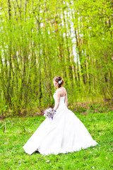 Obraz na płótnie Canvas Wedding. Beautiful bride with bouquet