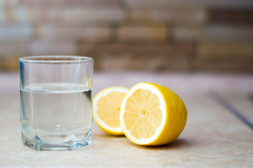 water with lemon