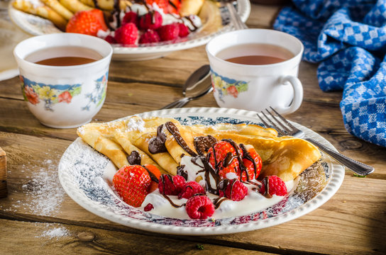 Pancakes with berries