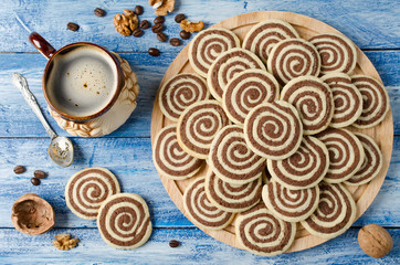 Cookies in the form of a spiral on a wooden tray