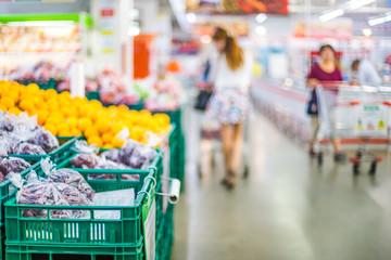 blur background of people shopping in supermarket