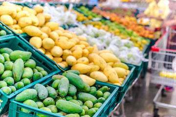 blur background of people shopping in supermarket