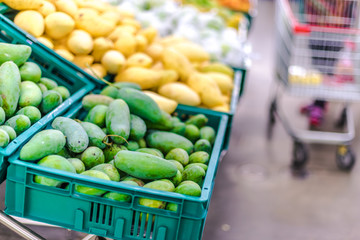 blur background of people shopping in supermarket