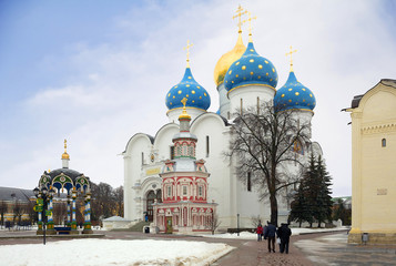 Fototapeta na wymiar Москва. Монастырь святой Троицы. Успенский собор
