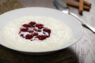 Milchreis mit Kirschen
