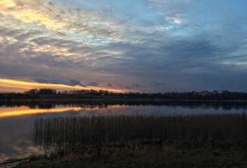 Fototapeta na wymiar Beautiful sunset sky over lake
