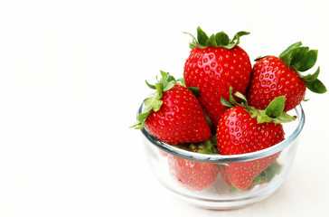Rote Erdbeeren in einer Schale