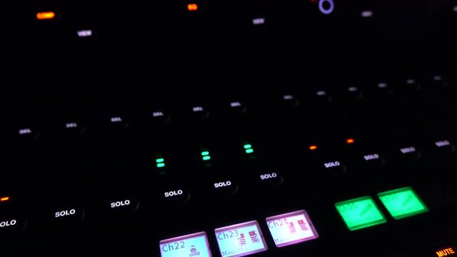 Audio signal light on the mixer console channel