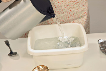 Silberputzen mit Salz und Alufolie