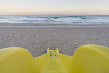 Tobogán en la playade Marina Dor (Oropesa, Castellon-España).