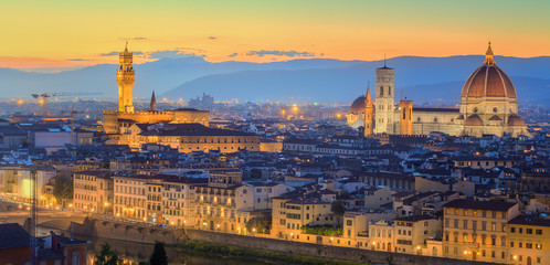 Naklejka premium Arno River and Ponte Vecchio at sunset, Florence