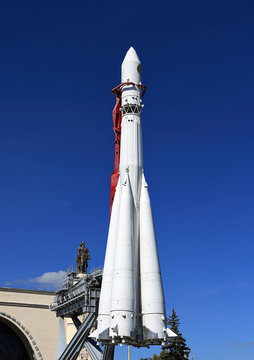 Three-stage carrier rocket for launching spacecraft