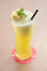 pineapple juice with mint