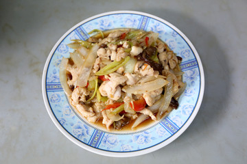 Chicken in puff chili with salty sauce.