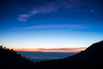 Sunrise over mountain range at Doi Ang Khang, Chiang Mai, Thaila