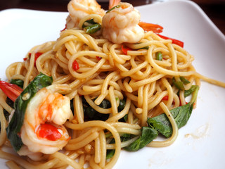 Stir-fried spicy spaghetti with shrimp